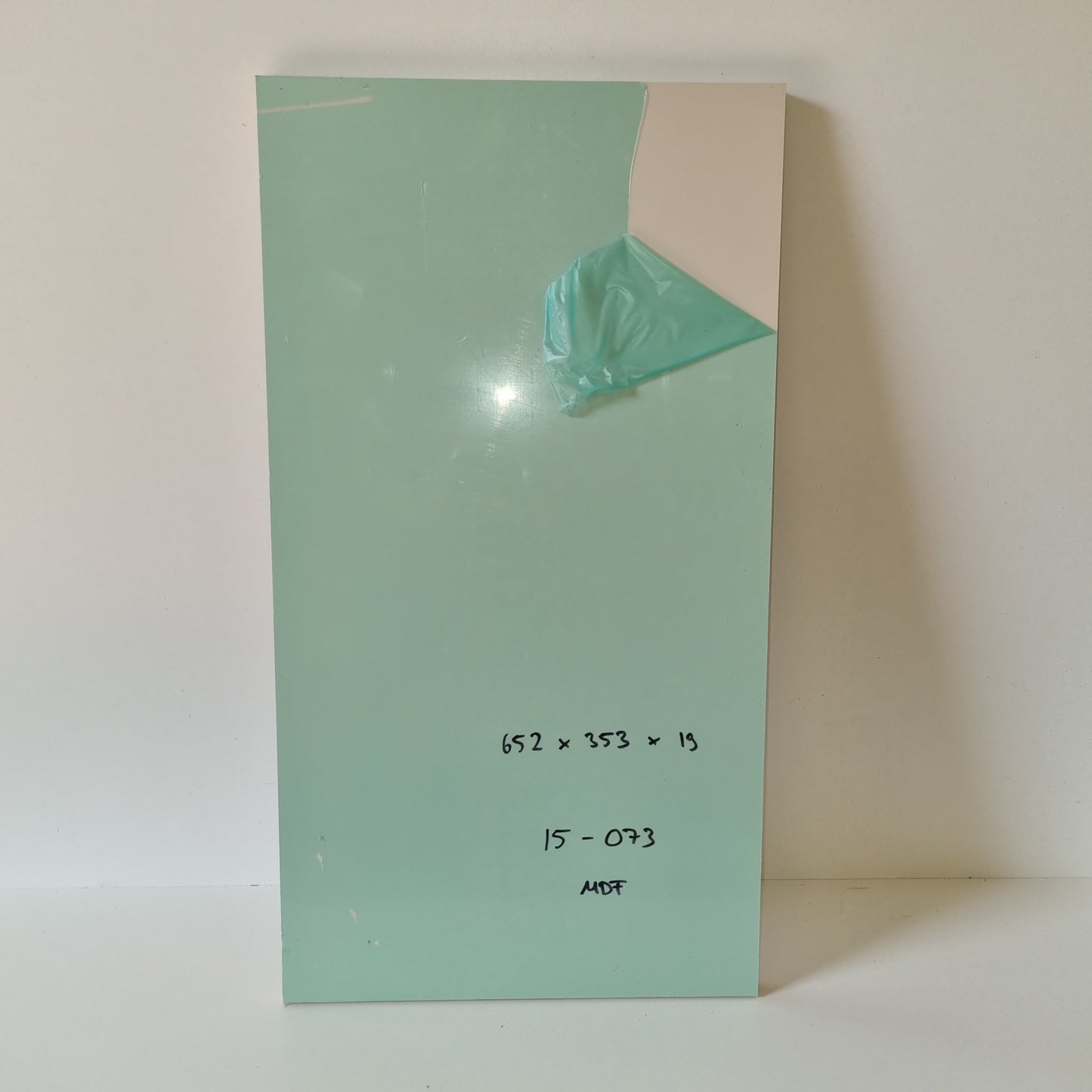 MDF - 652x353x19 mm