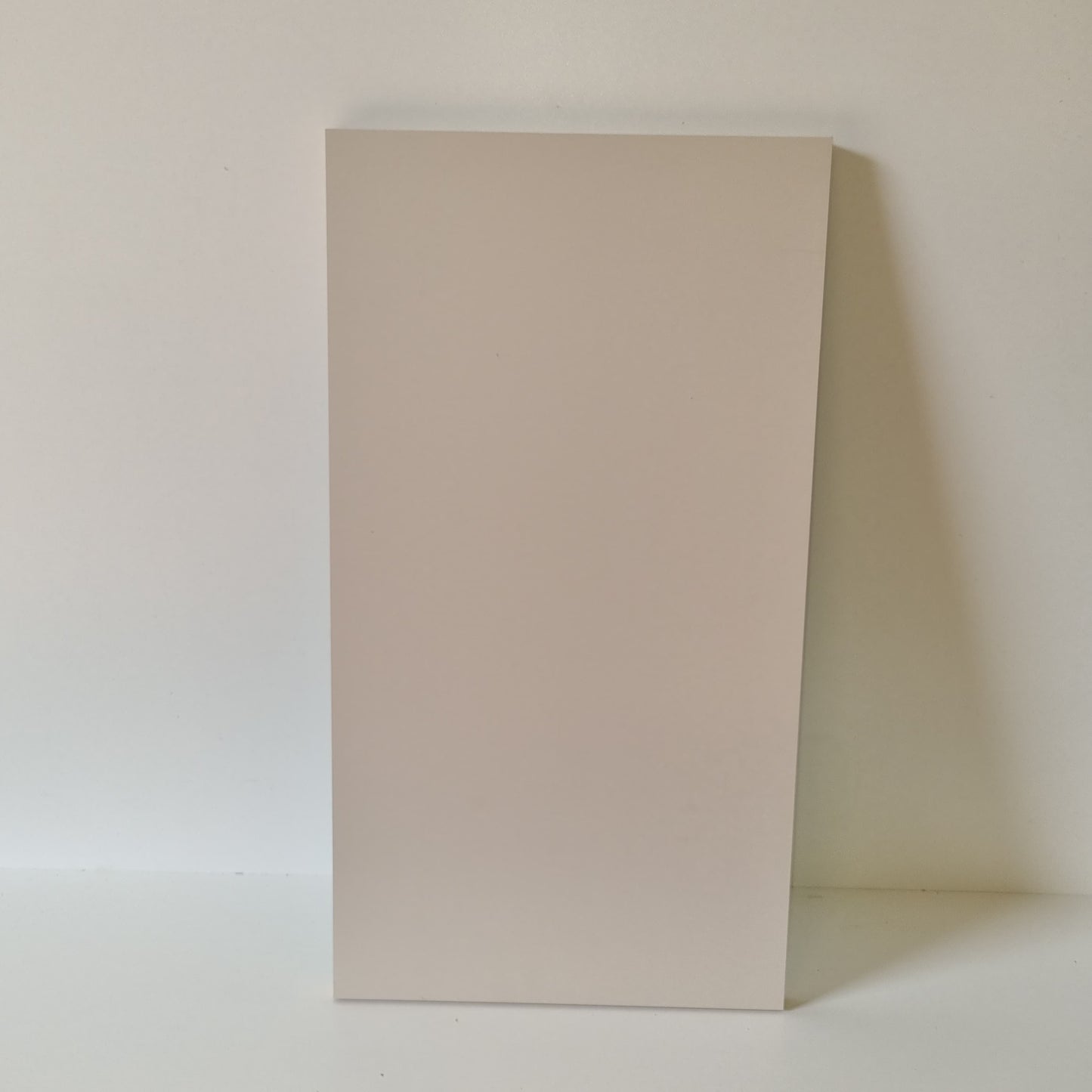MDF - 652x353x19 mm