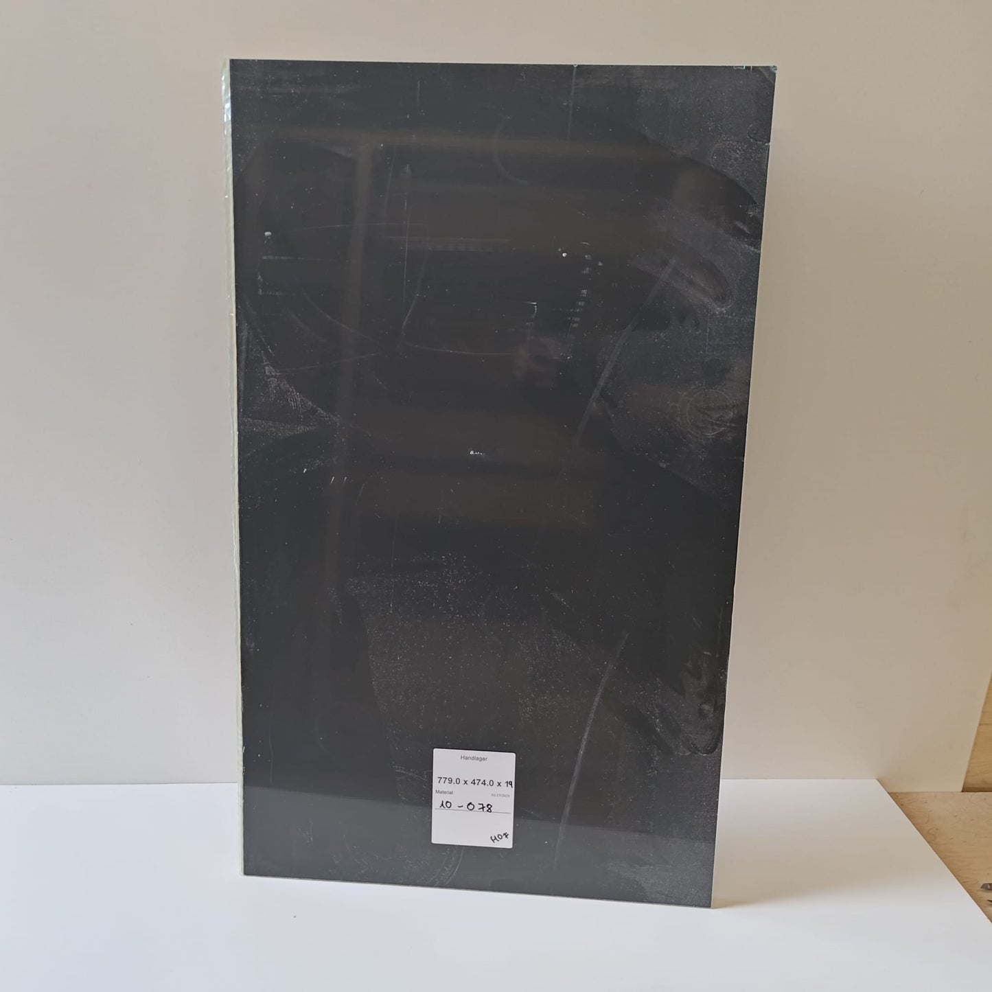 MDF - 779x474x19 mm